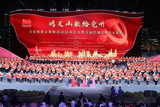 沐浴阳光,吕文扬的澳门黑沙海滩漫步