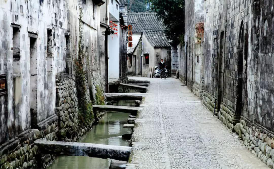 贵州红十字帮益帮医疗救助基金授牌仪式在贵阳脑癫医院举行